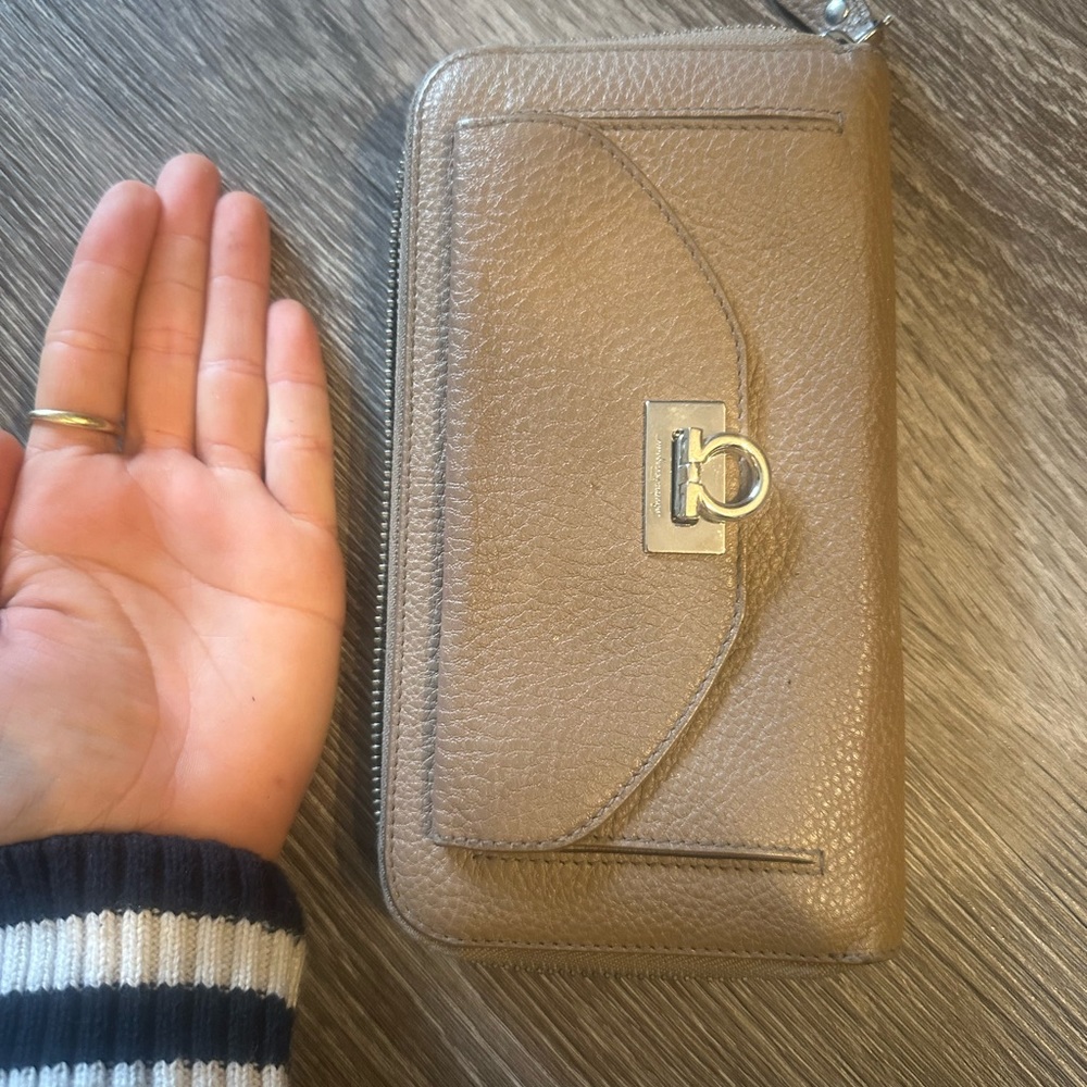 Large Zip around wallet